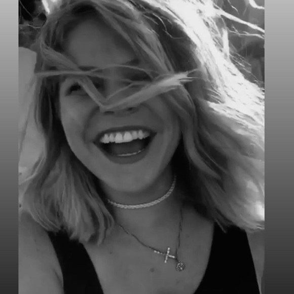 Hi! My name is Nicole 🤓 - Picture 1 of 1